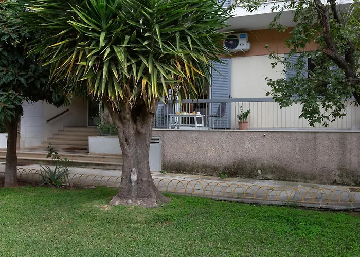 Newly Remodeled Dream Condominiun In Kifisia With Garden & Grass Lawn